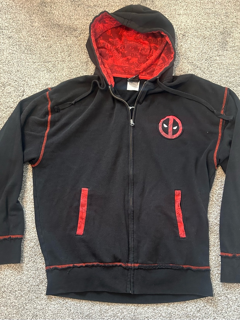Universal Studios Marvel Deadpool Zip Up Hoodie Black Red Contrast Stitch L